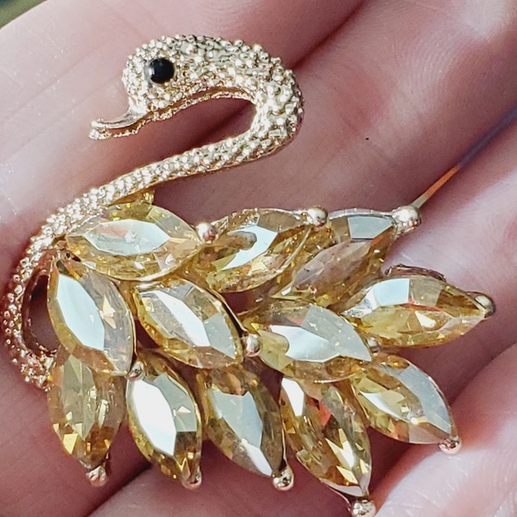 Rose gold swan Austrian swavorski elements crystals brooch champagne STUNNING - Picture 2 of 10